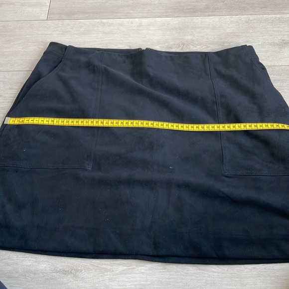 Banana republic suede skirt with pockets - Picture 9 of 10